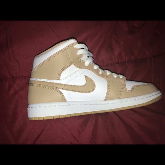 i’m selling Jordan 1 tan gums size 8 - Picture 2 of 3